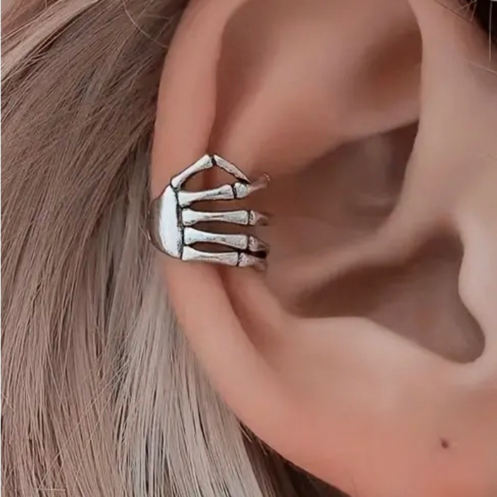 Spooky skeleton Halloween earring ear cuff silver